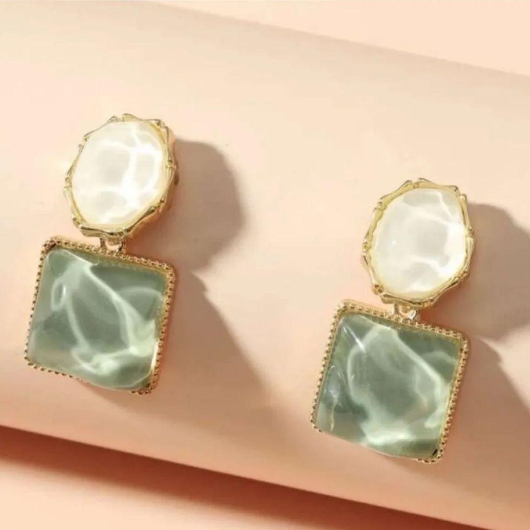 Sleek earring set