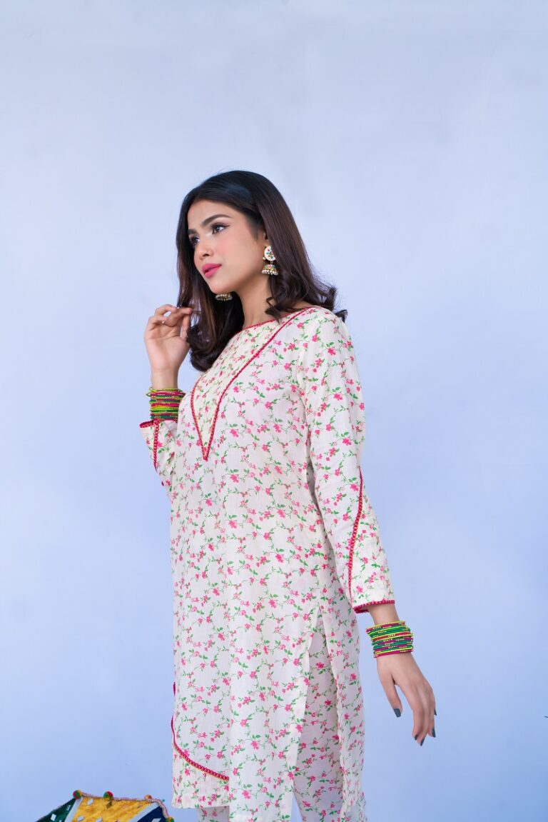 A cute girl wearing lawn Pakistani suits